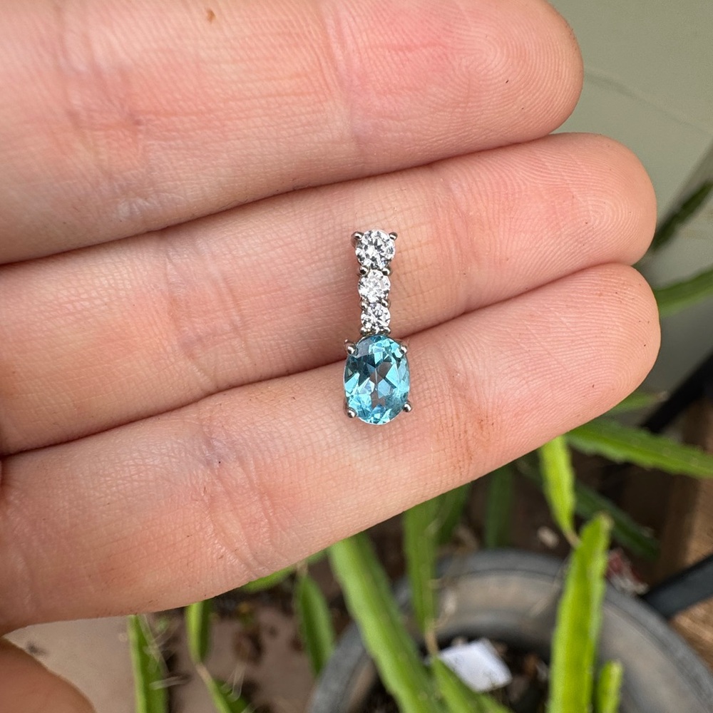 Solid sterling genuine blue topaz/goshenite pendant _super sparkly - Picture 13 of 16